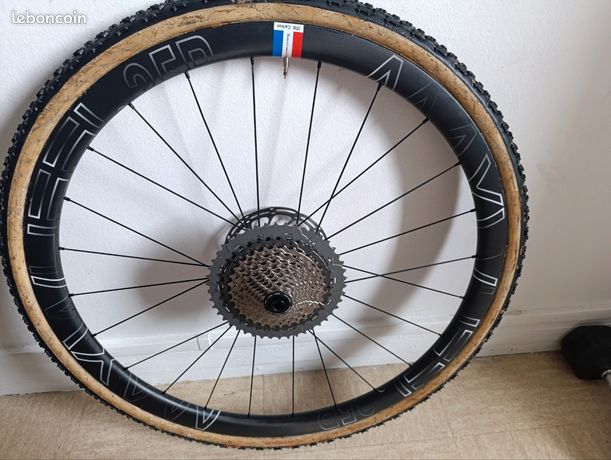Roue Mavic Ancienne Pour Vélo – Pièce Vintage, état Fonctionnel, Quelques Marques