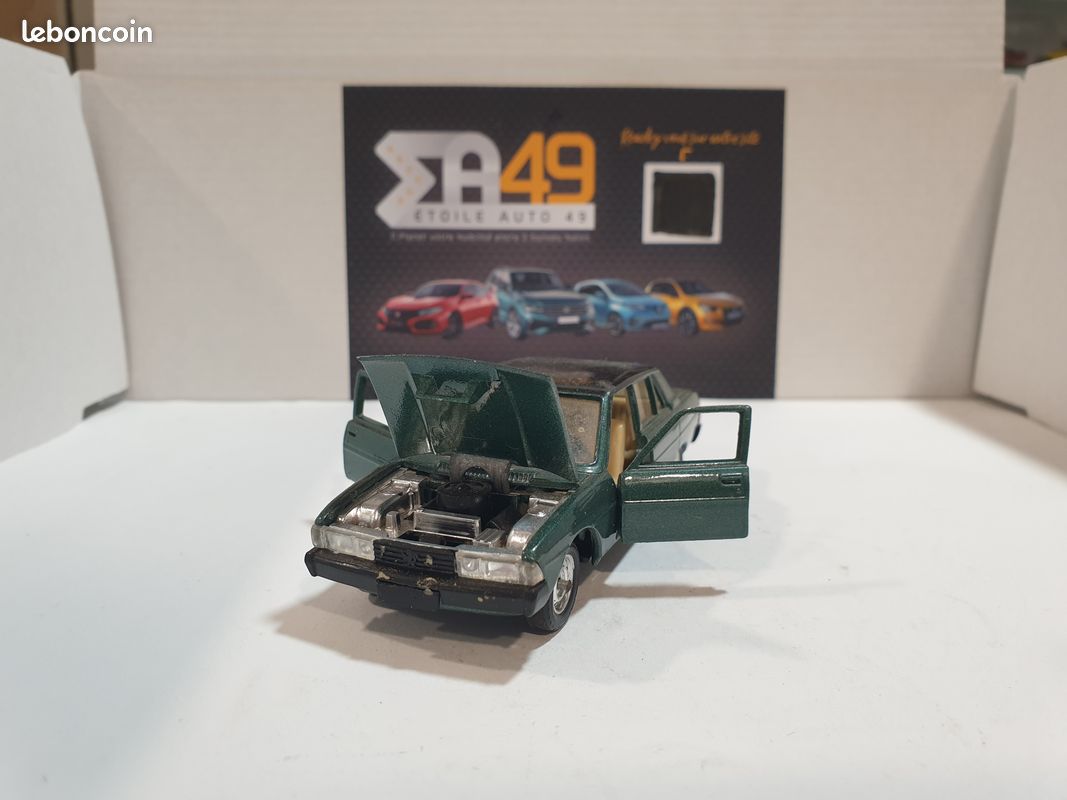 Miniature Peugeot 604 – Norev 1/43 – Véhicule De Pompiers – Rouge – 1975