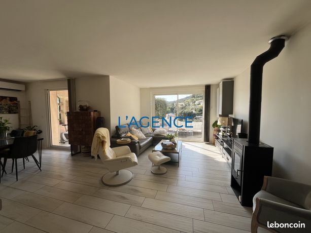 https://img.leboncoin.fr/api/v1/lbcpb1/images/5a/39/38/5a3938157e60a276ff4a6cd0664b832df2dfa60a.jpg?rule=ad-image