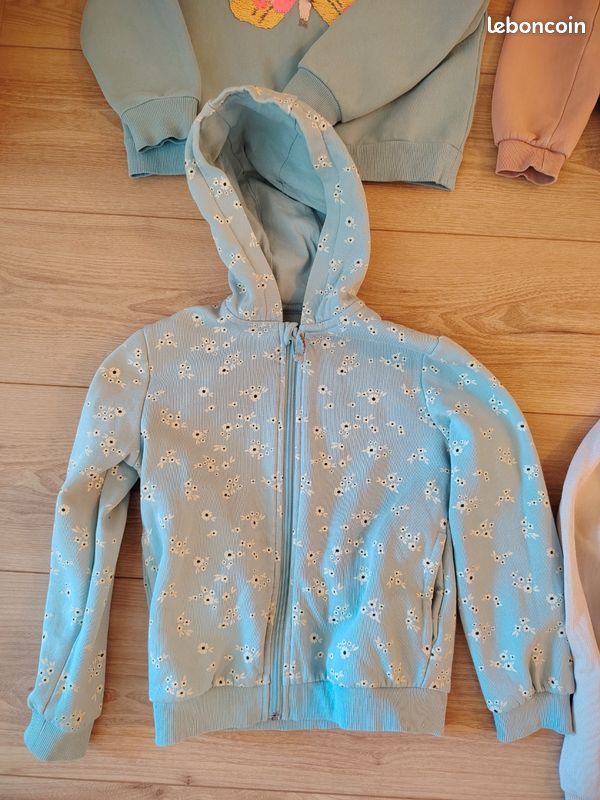 4 jolies vêtements sweat / pull zippés à capuche TBE 6/8 ans enfants unisexe garçon ou fille (7) (image 3)