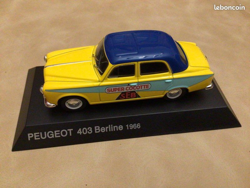 Modellino Auto Peugeot 403 Berline Moka SEB – Scala 1:43, Colore Giallo/Blu/Verde, Nuovo