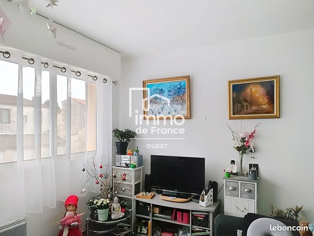 https://img.leboncoin.fr/api/v1/lbcpb1/images/5a/3d/6f/5a3d6f395b4a397a0875021d7d904afb6b20654c.jpg?rule=ad-image