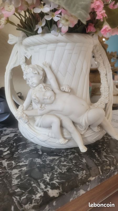Porcelaine biscuit finement ciselée (image 1)