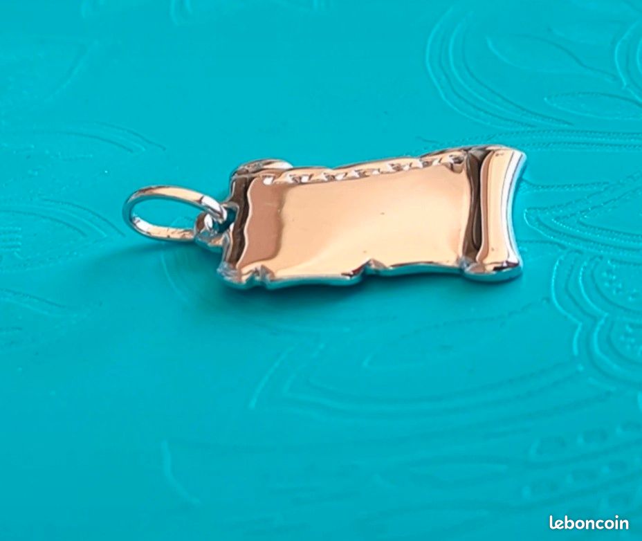Pendentif parchemin gravure en argent neuf Montres Bijoux