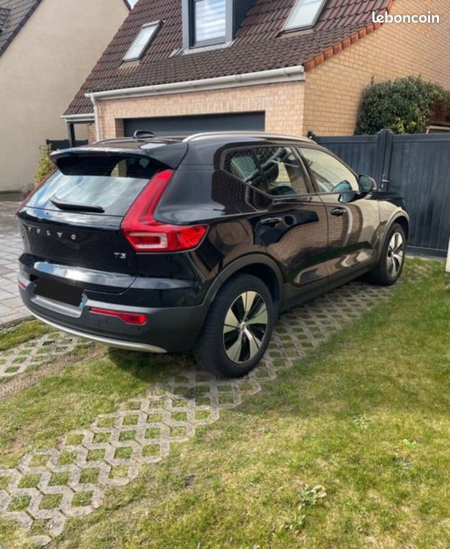 Volvo XC40 T3 Momentum (image 2)