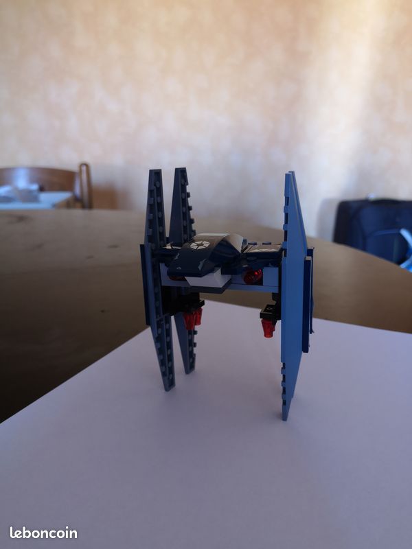 LEGO STAR WARS 7256 - Jedi starfighter & Vautour droïde (image 1)