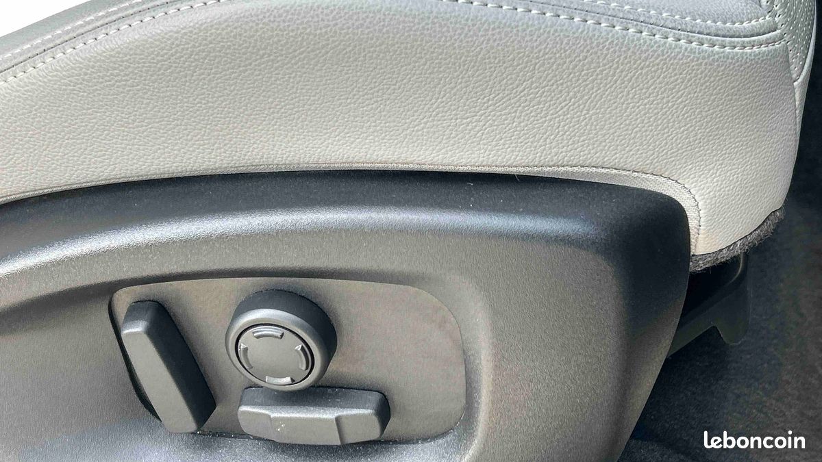 JAGUAR E-Pace P300e ch PHEV AWD BVA R-Dynamic S (image 32)