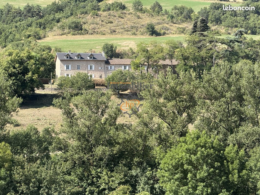 Maison 15 pièces 490 m² · à Saint-Affrique · 490 m² · 596 000 €