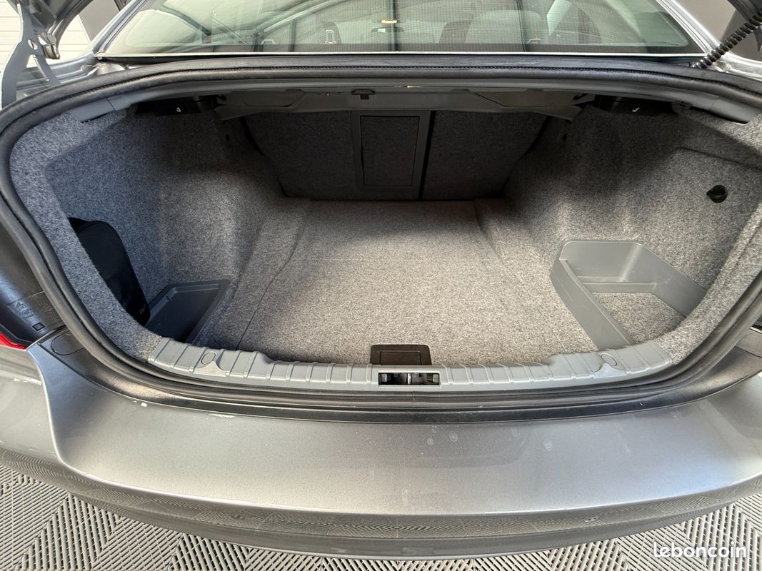 BMW SERIE 3 E90 LCI 318d 143 ch Confort A (image 31)