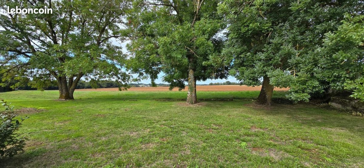Terrain 1 025 m² Saint Georges Des Coteaux · à Saint-Georges-des-Coteaux · 70 505 €