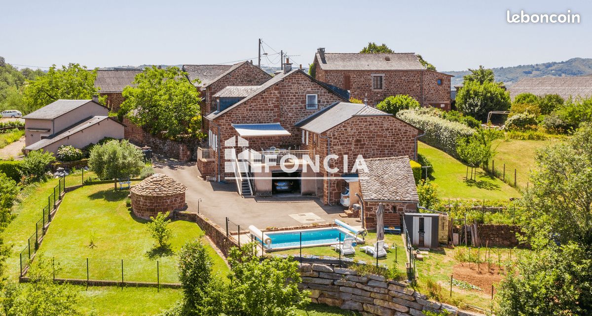 Maison 6 pièces 150 m² · à Saint-Christophe-Vallon · 150 m² · 335 000 €