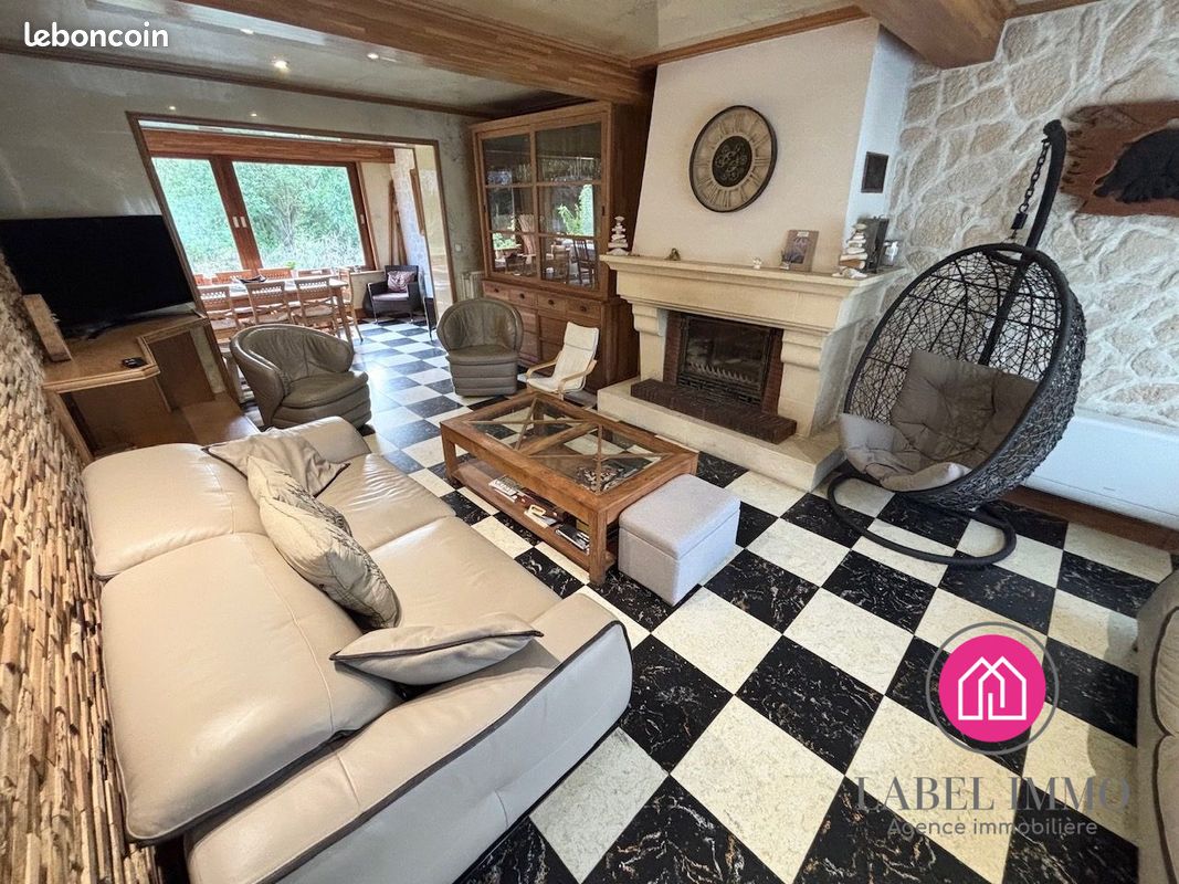 Maison 5 pièces 157 m² · à Raismes · 157 m² · 370 000 €