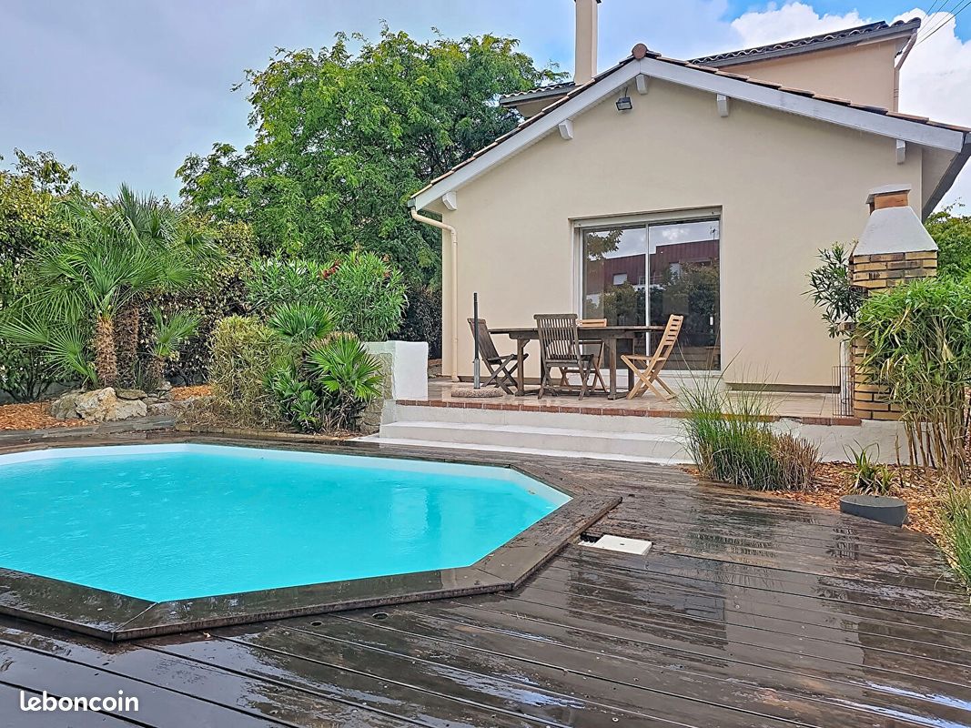 Maison 6 pièces 156 m² · à Blanquefort · 156 m² · 2 100 €/mois