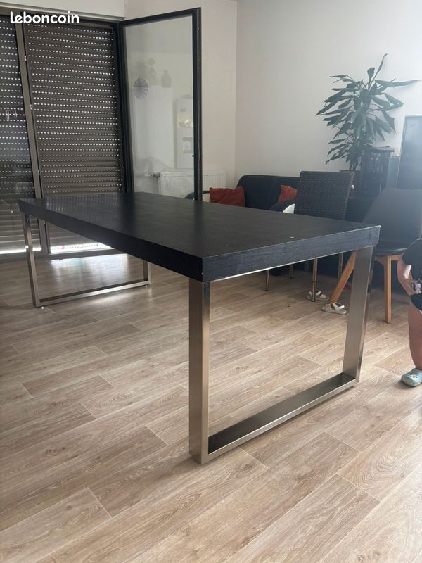 Table en moins en bois massif très lourd et solide (image 1)