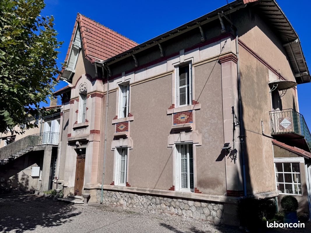 Maison 10 pièces 260 m² · à L'Isle-sur-la-Sorgue · 260 m² · 1 170 000 €