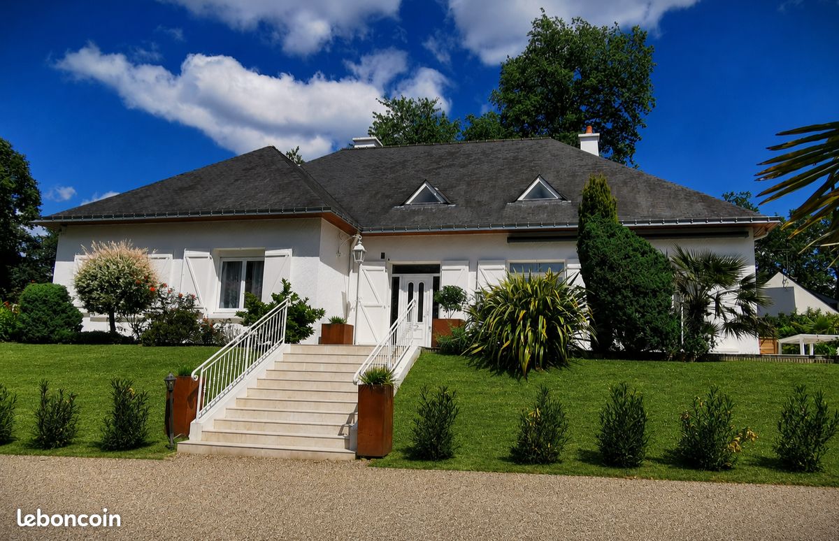 Maison 7 pièces 210 m² · à Saint-Jean-la-Poterie · 210 m² · 490 000 €