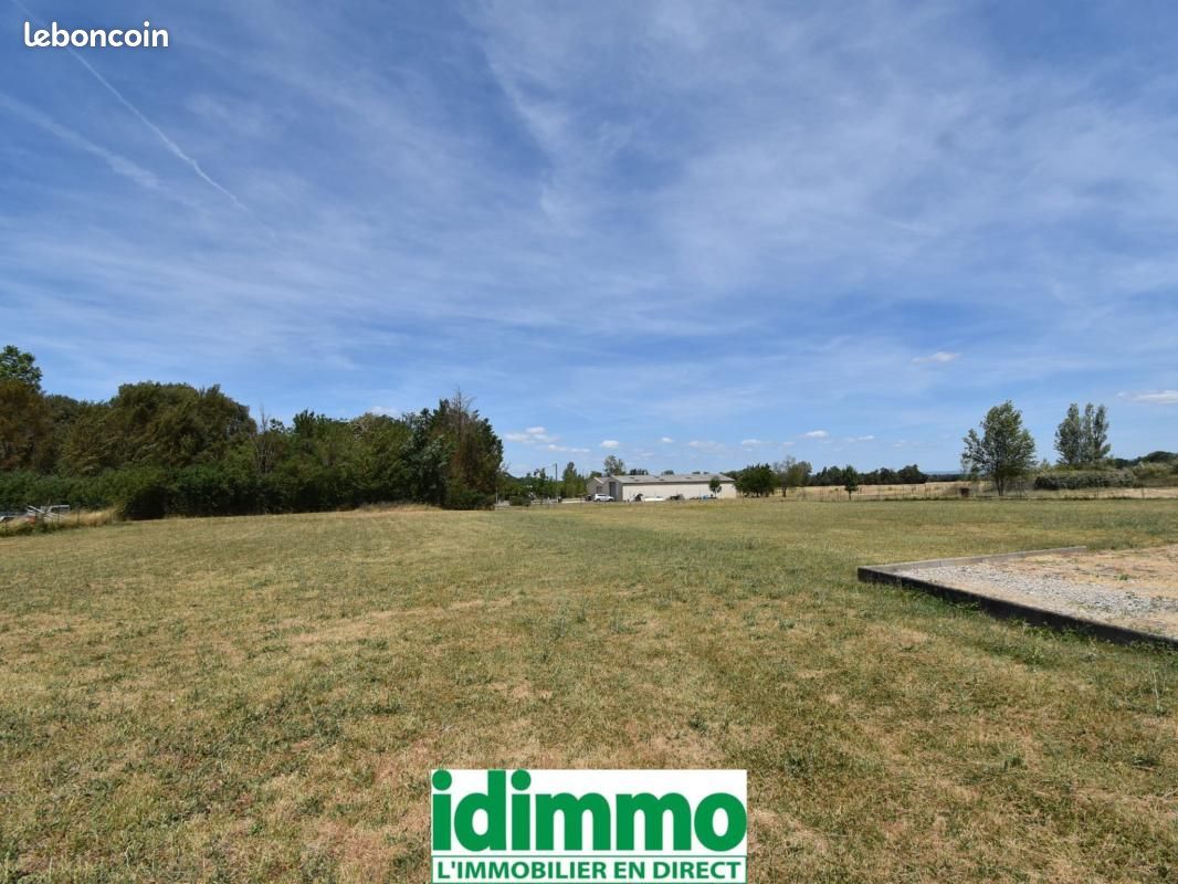 Terrain 3 000 m² Blan · 69 000 €
