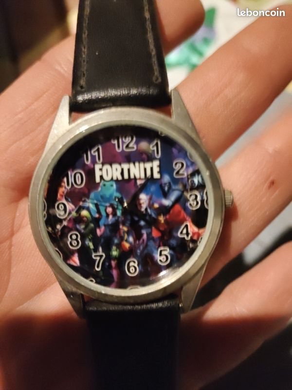 Montre Fortnite à Quartz - Boîtier 39 Mm Argenté Plastique - Bracelet Gris - Occasion Très Bon état