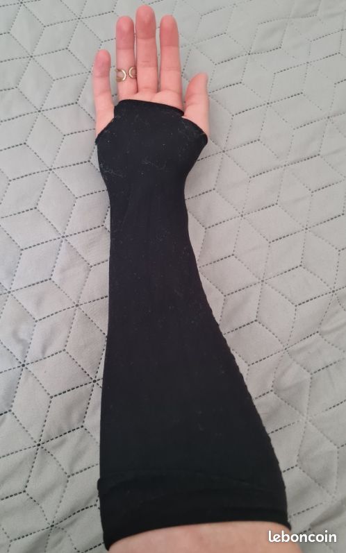 Paire de longues mitaine rock noir gants femme electro (image 2)