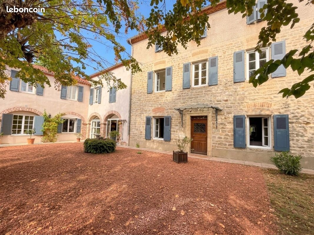 Maison 12 pièces 335 m² · à Montbrison · 335 m² · 580 000 €