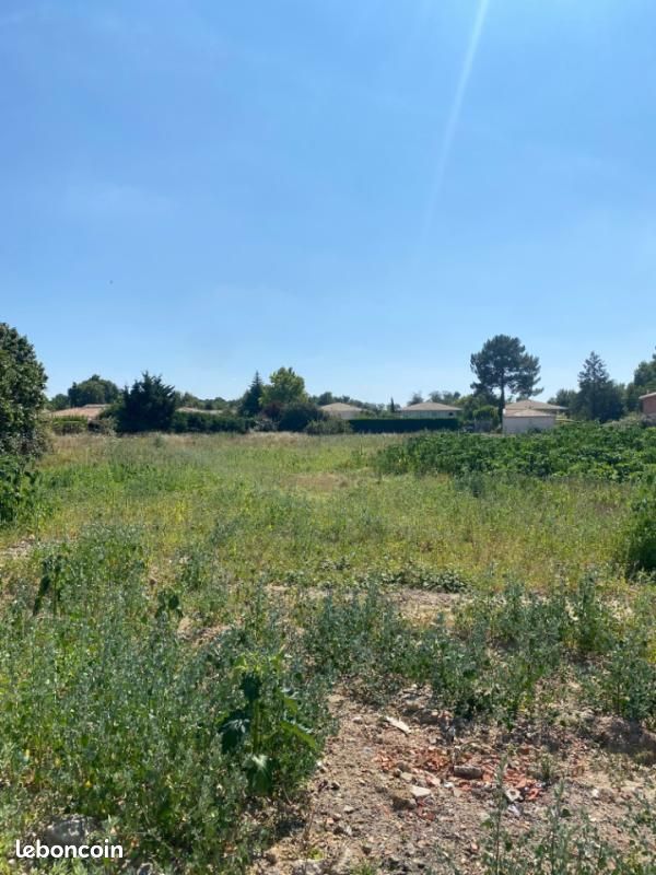 Terrain 666 m² · à Blanquefort · 163 000 €