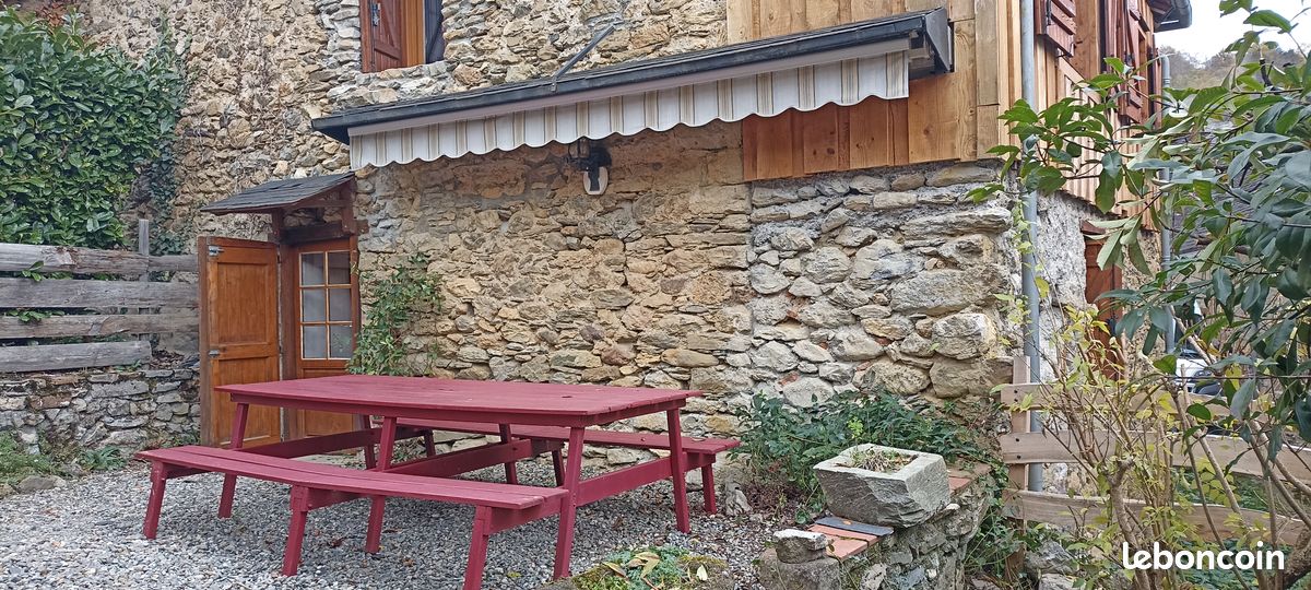 Maison traditionnelle dans un village de montagne (image 2)