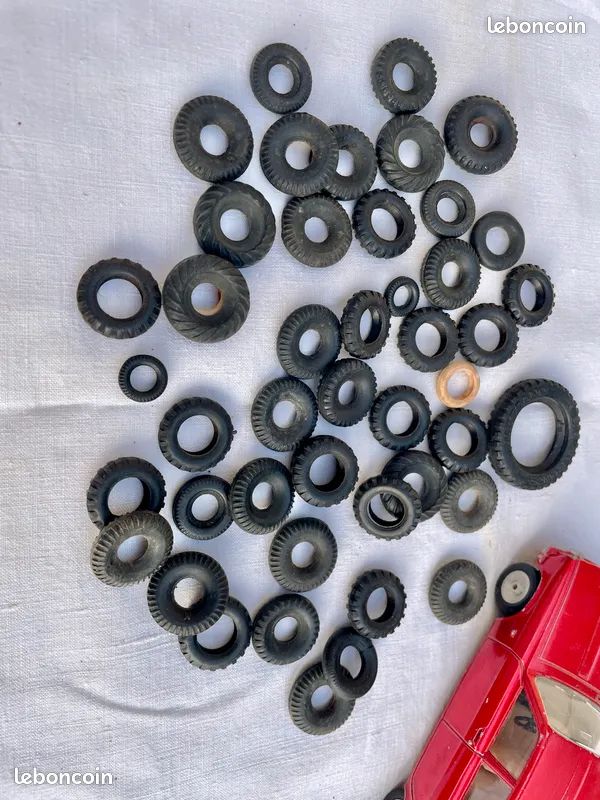 Lot De 43 Roues Et Pneus Caoutchouc Meccano - Pièces Détachées Anciennes