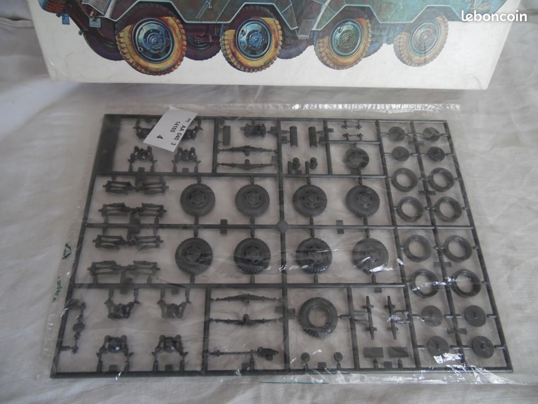 Maquette au 1/35 du véhicule lourd de reconnaissance à 8 roues allemand de la WWII : Schwerer PanzerSpähWagen (8Rad) Sd.Kfz.232 - Modélisme