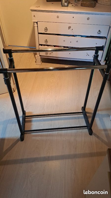 2 Supports vêtements (image 1)