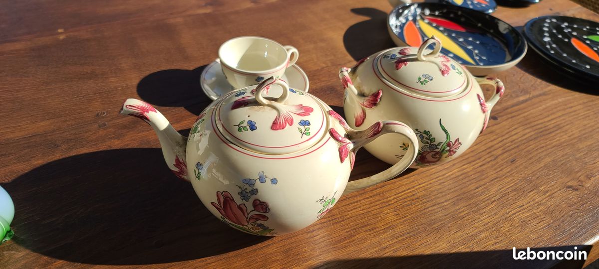 Service à Dejeuner / Tasses En Faience De Gien Hermes Coffre