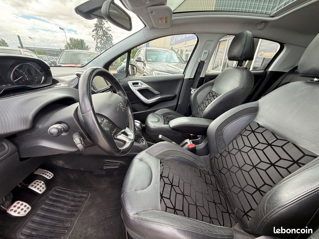Peugeot 208 generation-i 1.6 bluehdi 100ch feline - catrplay - gps - toit panoramique - rard de recul - clim (image 26)