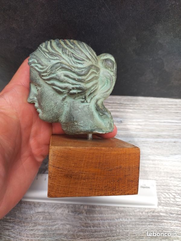 Buste d'Aphrodite (Vénus de Milo) sur socle en bois (image 8)