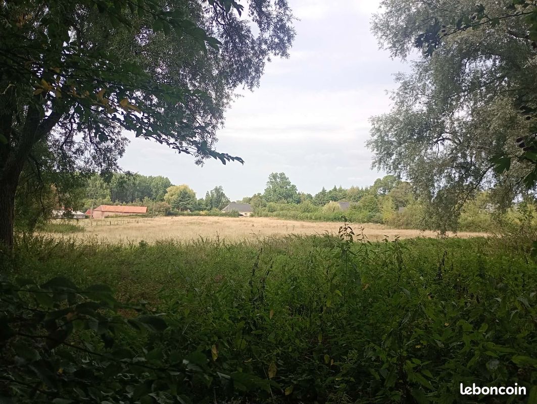 Terrain de 13500m2 · à Hézecques · 35 000 €