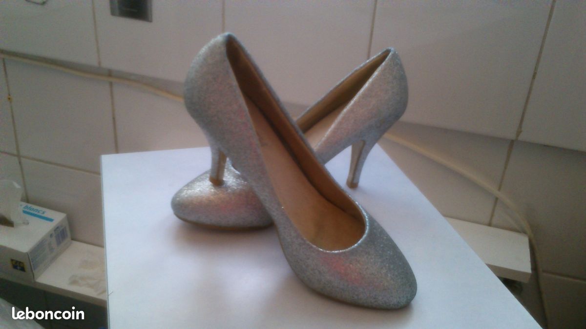 Chaussure pailletée argentée pour fête (image 3)