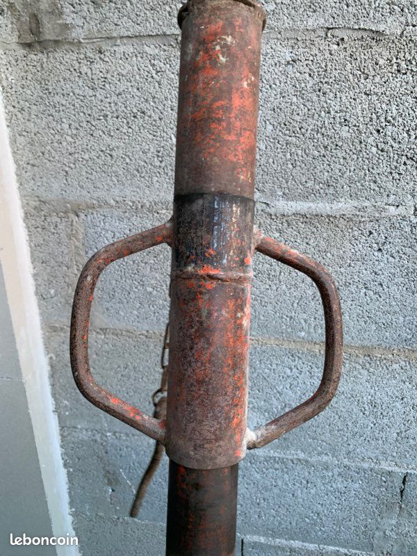 6 étais de chantier métalliques – bon état (image 1)