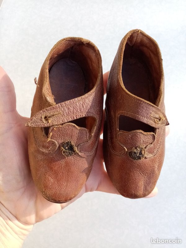 Ancienne Paire de Chaussures en Cuir Taille 12 ,de Poupée