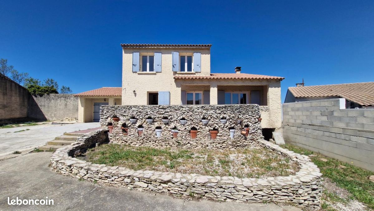 Maison 5 pièces 107 m² · à Rochefort-du-Gard · 107 m² · 299 000 €