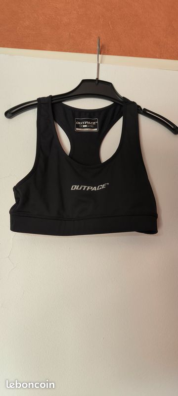 Tee shirt et brassière de sport. Femme taille 36 (image 3)