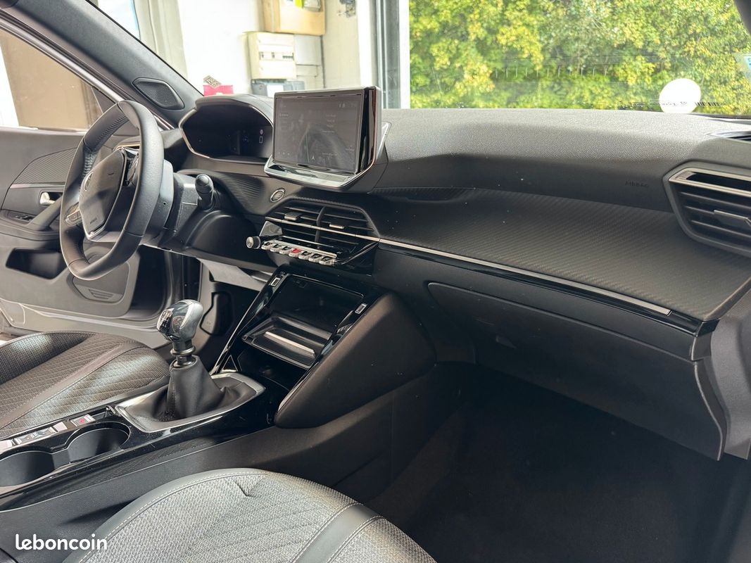 Peugeot 2008 Nouveau 100ch BVM6 Allure *PRIX HORS TAXE Affiché* EXPORT 2025 22461KM (image 14)