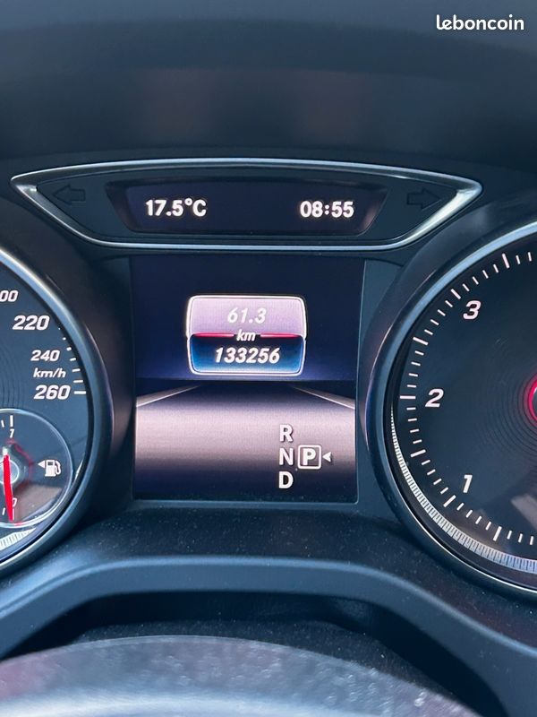 Vends voiture mercedes cla 220 d shooting pack AMG (image 2)