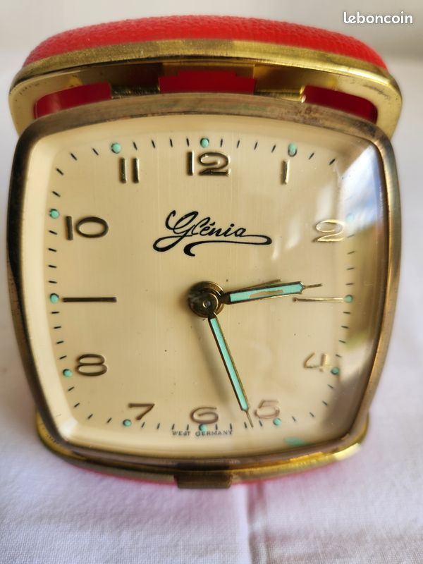 Réveil mécanique vintage - Horloges du Monde