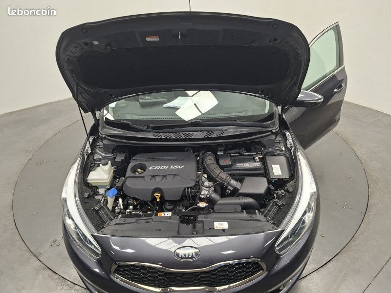 Kia CEE'D 1.6 crdi 128 ch Active Visio / Toit pano / Régulateur / Radar / 1ère main / (image 25)