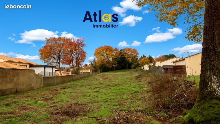 Terrain 2270 m² VOUILLE