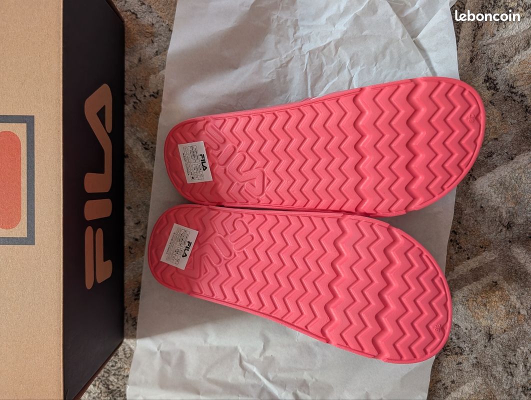 Claquettes / Tongs Fila (image 4)