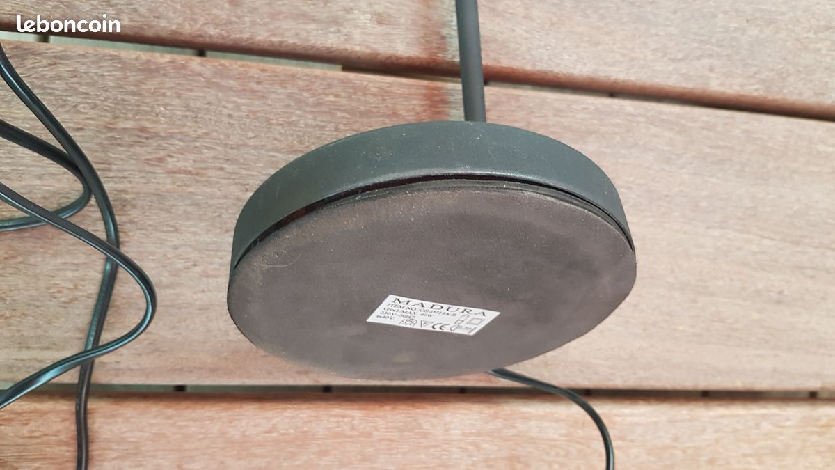 Lampe de bureau contemporaine – Chevet minimaliste Madura - Métal noir et blanc (image 7)