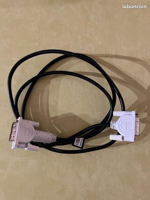 ECRAN SAMSUNG 22 POUCES, SON INTEGRE, COMME NEUF, PIVOTABLE EN MODE PORTRAIT MODELE S22E450MW (écran pour ordinateur, pc, multimédia) (image 8)