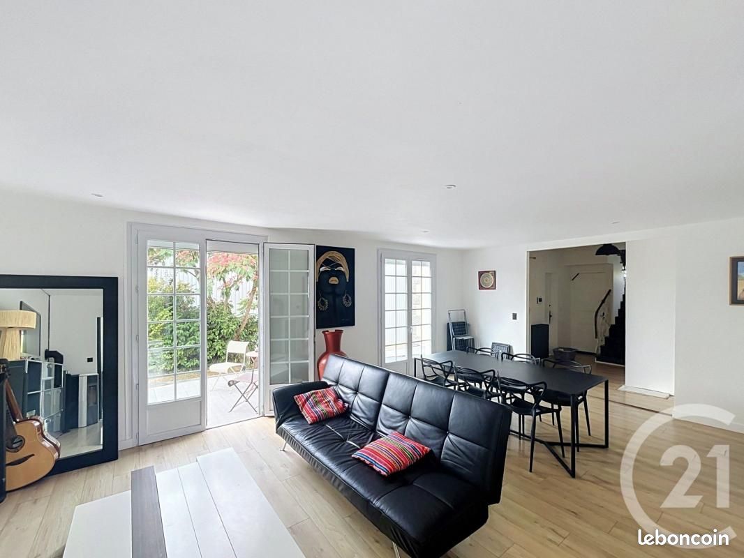Maison 9 pièces 169 m² · à La Mézière · 169 m² · 499 800 €