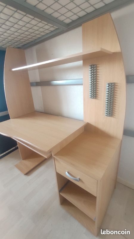 Bureau (image 2)