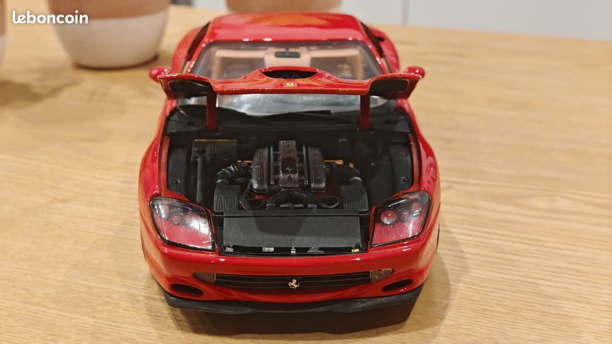 Maisto Ferrari 296 GTB 1:18 Modèle en métal moulé sous pression Collection spéciale