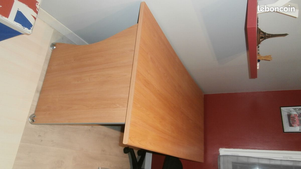 Bureau (image 1)